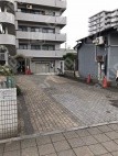 子安通3 月極駐車場 出入り口写真 2枚目