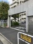小山5 月極駐車場 出入り口写真 1枚目